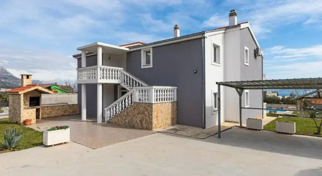 Вилла Exquisite Spacious Villa Bufaline with Pool and Gym