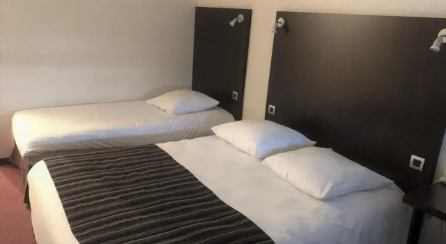 Трёхместный номер Standard Adonis Lyon Est Hôtel Artys