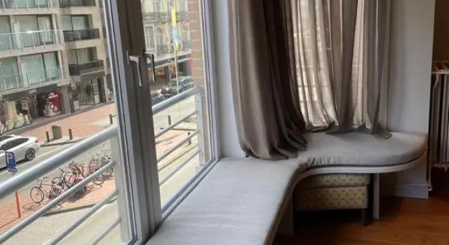 Ruim appartement vlakbij zee met parking, Varaa Huoneisto Hotellit Brussels pysäköinnillä, Pysäköinti