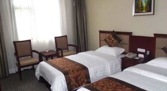 vienna hotel (HuaZhong Agricultural University in South Lake Store)