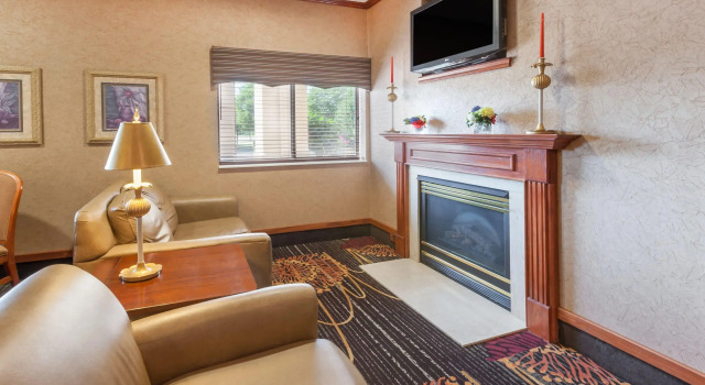 Holiday Inn Express Chelsea, Book Hotel Chelsea Michigan