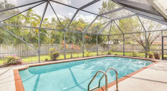 Коттедж Wellington Vacation Rental: Private Saltwater Pool