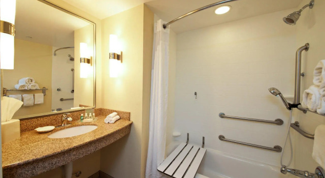 Четырёхместный номер Standard Holiday Inn Titusville/Kennedy Space Center by IHG