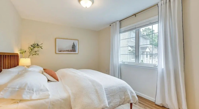 Walk to Shops & Dining: Glen Cove Apt w/ Yard!, Foglalás Szálloda Glen Cove Long Island