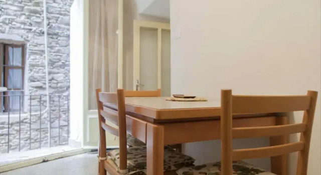 1 Bed Flat - Sleeps 2 - Parking, Prenota Appartamento Hotel a Dolceacqua con parcheggio, Parcheggio