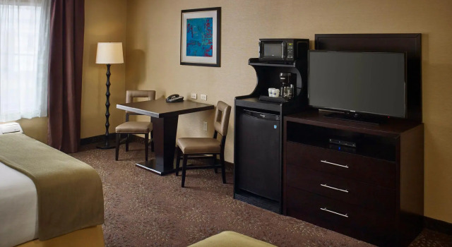 Четырёхместный номер Standard Holiday Inn Express & Suites Timmins by IHG