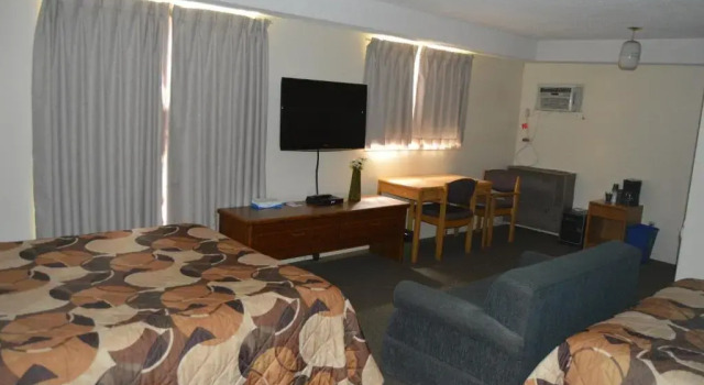 Номер Deluxe Wheel Inn Motel