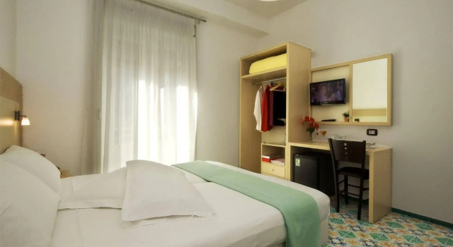 Hotel Torre Di Milo, Забронировать Отель Отели Майори 3 звезды, 3*