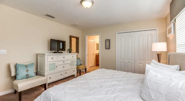 8944cuban 4 Bedroom Townhouse by RedAwning
