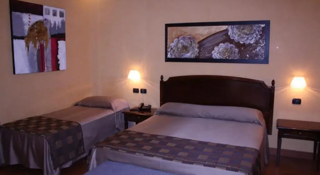 Трёхместный номер Classic Artemis Hotel