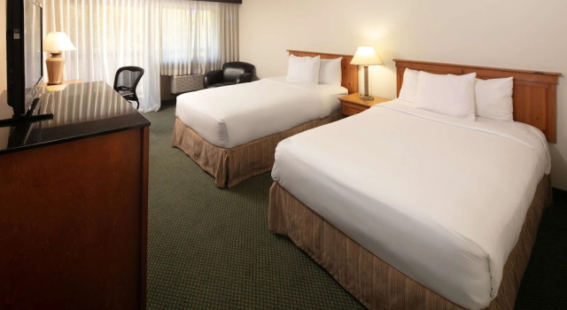 Четырёхместный номер Standard с балконом Red Lion Hotel Bellevue