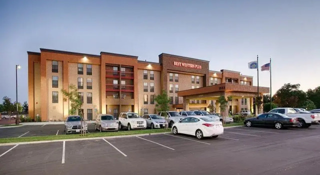 Люкс с видом на море Best Western Plus Fresno Airport Hotel