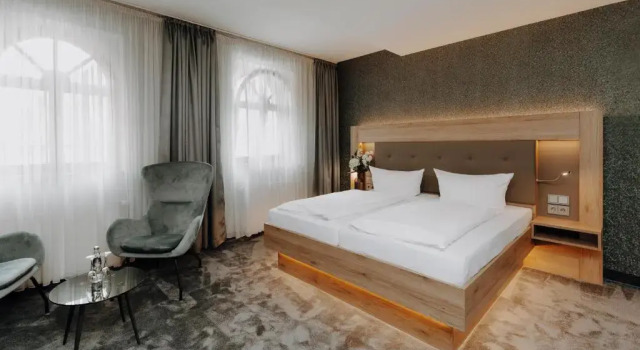Полулюкс Hotel Schwarzer Adler Stendal