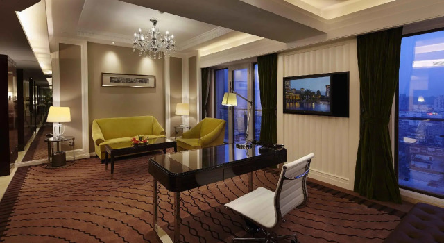 Люкс Deluxe Legend International Hotel