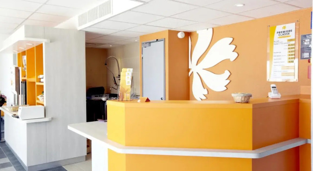 Hotel HubOne3 Istres, Забронировать Отель Истр Étang de Berre