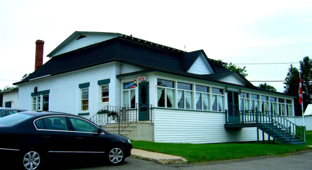 Stiles Motel, Забронировать Мотель Отели River Valley с бассейном, Бассейн