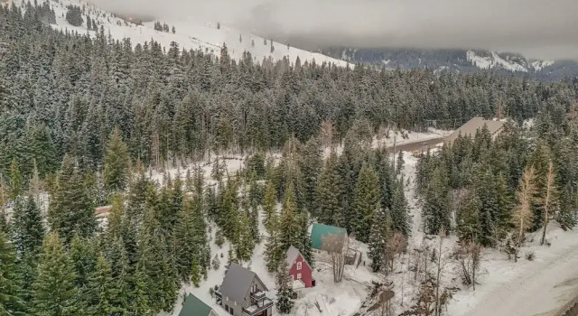 Коттедж с 2 комнатами Snoqualmie Pass Cabin w/ Deck: Walk to Ski Lift
