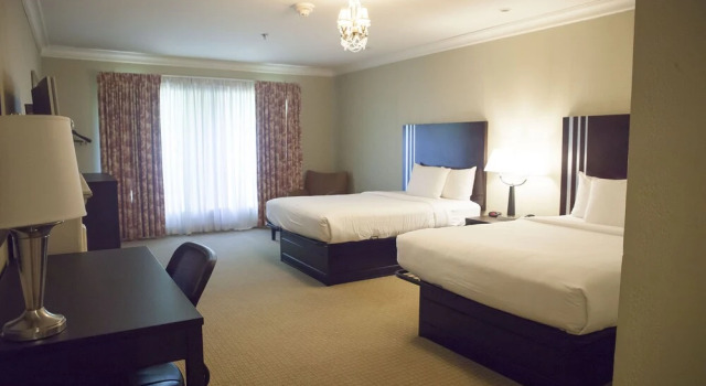 Четырёхместный номер Standard Niagara Crossing Hotel and Spa