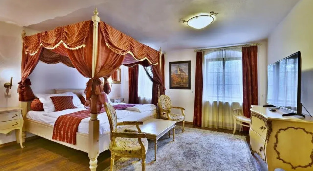 Villa Conti, Забронировать Отель Отели Чески-Крумлов с парковкой, рядом с House of the Dyed Cloth, Парковка