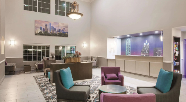 La Quinta by Wyndham Mansfield TX, Забронировать Отель Мансфилд Dallas - Fort Worth Metropolitan Area