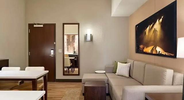 Люкс с видом на город Embassy Suites by Hilton Nashville Downtown
