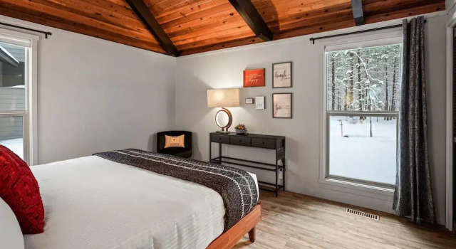 12 Quartz Mountain 2 Bedroom Home by RedAwning, Rezerwuj Dom wakacyjny Hotele w Sunriver z basenem, Basen
