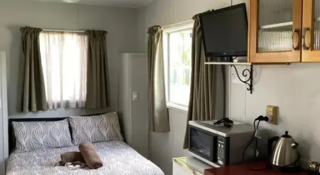 Вилла Tenterfield Lodge Caravan Park