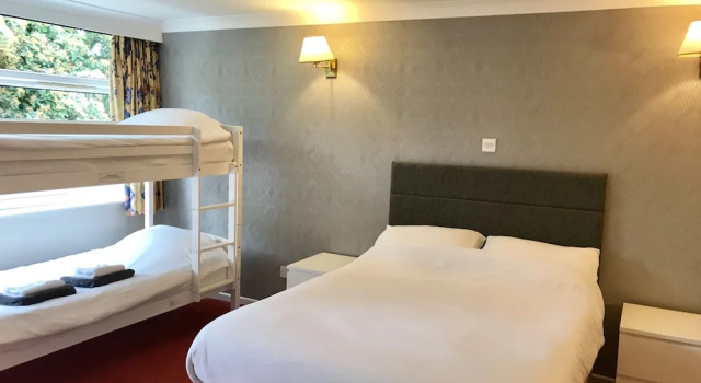 Четырёхместный семейный номер Standard The Highfield Hotel