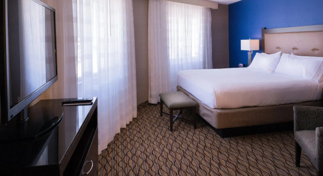 Двухместный люкс Holiday Inn Express & Suites Pasadena - Los Angeles by IHG