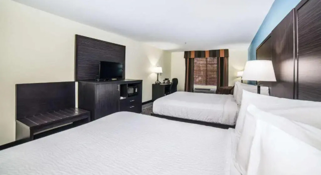 Четырёхместный номер Standard Wildwood Inn