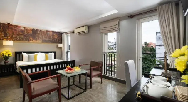 Двухместный номер Deluxe с балконом и с видом на бассейн Dusit Hotel Siem Reap