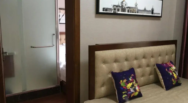 Old Time Lily Hotel