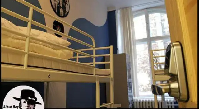 Кровать в общем номере La Guitarra Hostel Poznań
