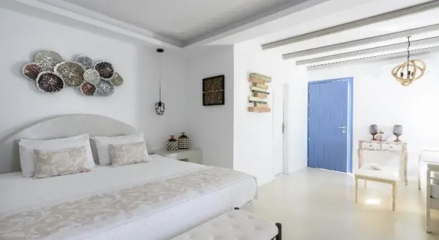 Люкс с балконом Kamares Apartments