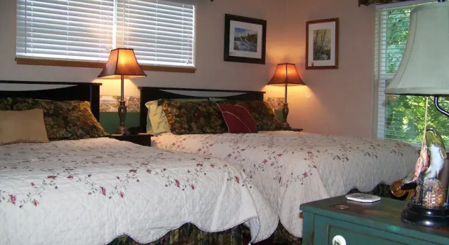 Standard- firedobbelt værelse med flodudsigt Daybreak Haven Bed & Breakfast