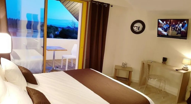 Номер Premium Logis Hôtel du Large