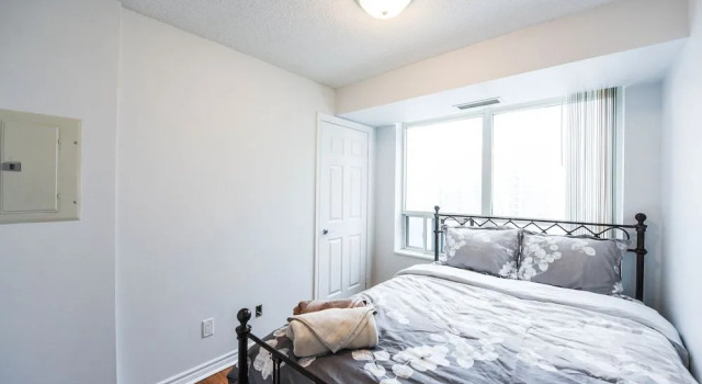 Sarkar Suites - 3880 Duke of York Blvd