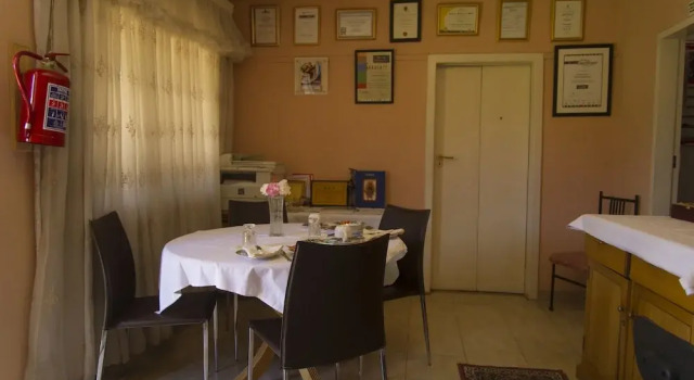 Zizwe Guesthouse, Prenota Hotel Soweto Gauteng