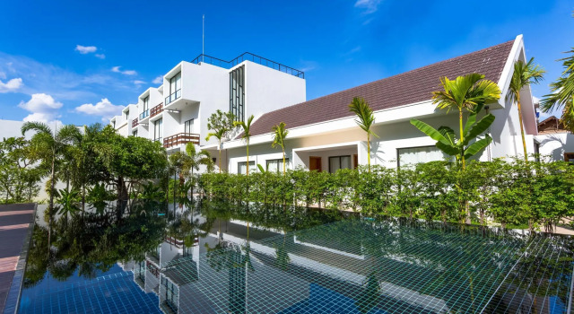 Lynnaya Urban River Resort