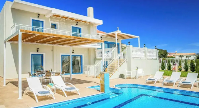 Вилла с 3 комнатами с балконом Villa Azure