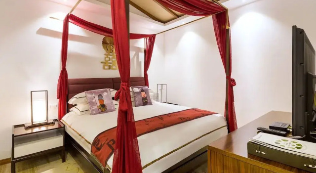 Longmen Impression Hotel