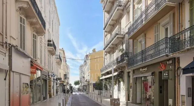 Люкс Deluxe с балконом и с видом на город Le XV Cannes