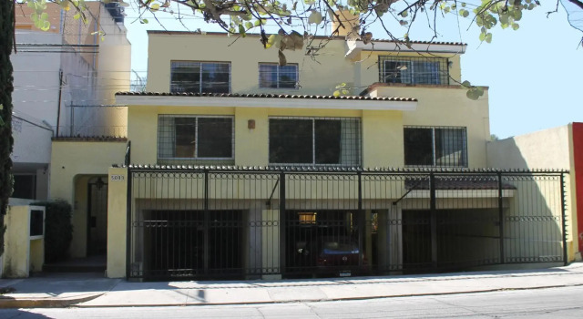 Condominio junto a la cañada Eca do Queiros, Book Hotel Zapopan Jalisco