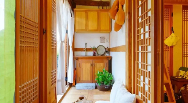 Jeonju Parkgane Hanok Stay, Забронировать Отель «постель и завтрак» Чонджу Чолла-Пукто, рядом с Конфуцианская школа хянгё в Чонджу