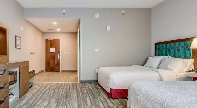 Четырёхместный номер Standard Hampton Inn & Suites Cincinnati Midtown Rookwood