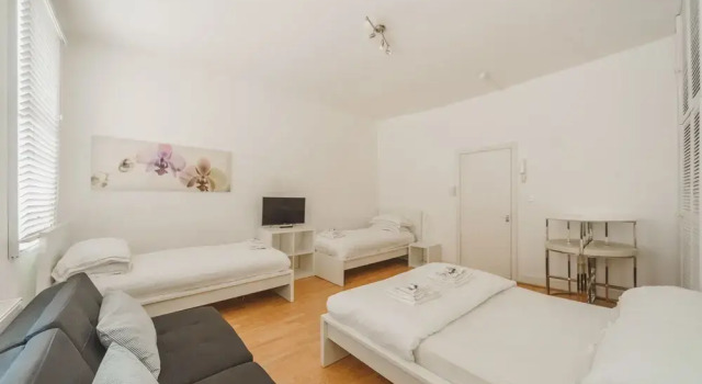Large Studio Soho & Charing Cross Road, Забронировать Апартаменты/квартира Апартаменты Лондона, рядом с Театр «Лирик», Апартаменты/квартира