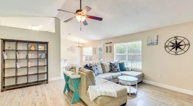 Коттедж 6 Mi to Navarre Beach: Dog-friendly Home w/ Yard