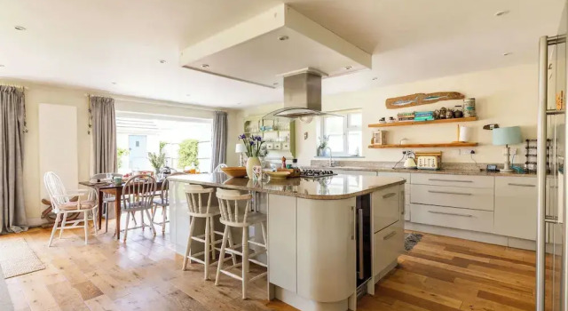 Коттедж Light-filled Family-friendly Beach House