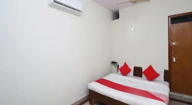 OYO 30907 Hotel Big Bell, Забронировать Отель Сикандра штат Уттар-Прадеш