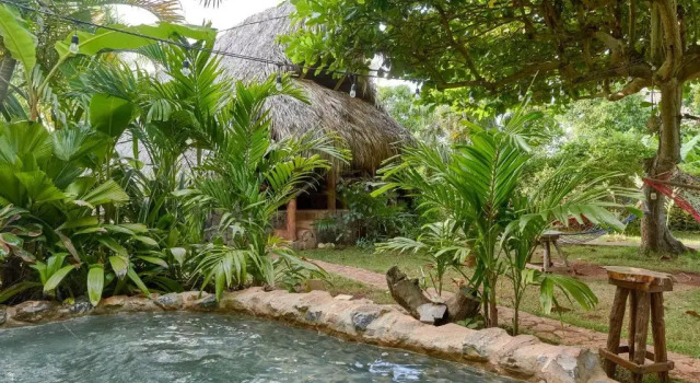 Вилла CHALET TROPICAL Hotel & Pool Bar Restaurant
